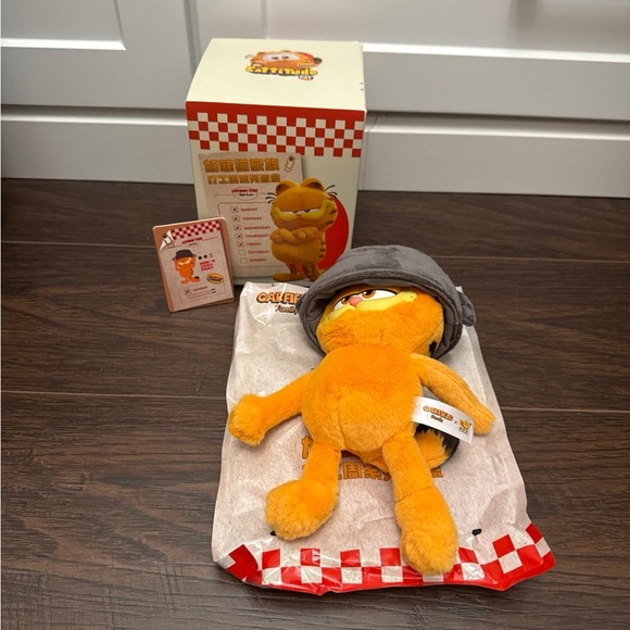 GARFIELD CATTITUDE PLUSH - Tuesday - Picture 1 of 5